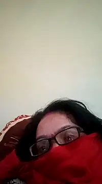 Snapshot of heenage chatting on 02.14.25 heenage online show from 02.14.25