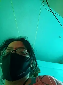 Snapshot of heenage chatting on 02.21.25 heenage online show from 02.21.25