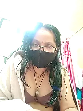 Snapshot of heenage chatting on 03.22.25 heenage online show from 03.22.25