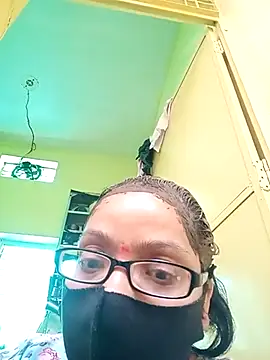 Snapshot of heenage chatting on 03.23.25 heenage online show from 03.23.25