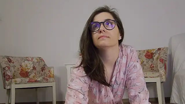 Snapshot of SophieeRain chatting on 10.06.25 SophieeRain online show from 10.06.25