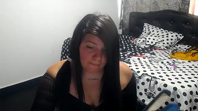 Snapshot of shopyymessyy chatting on 02.05.25 shopyymessyy online show from 02.05.25