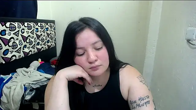 Snapshot of shopyymessyy chatting on 04.29.26 shopyymessyy online show from 04.29.26