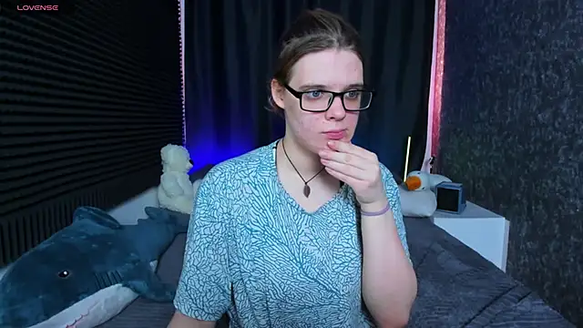 Snapshot of KIKI_Krash chatting on 03.19.25 KIKI Krash online show from 03.19.25