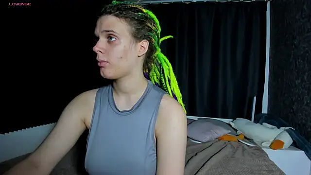 Snapshot of KIKI_Krash chatting on 10.16.25 KIKI Krash online show from 10.16.25