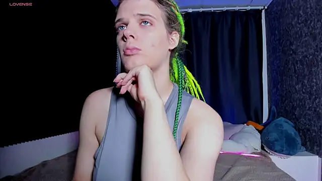 KIKI Krash online show from 10.25.25