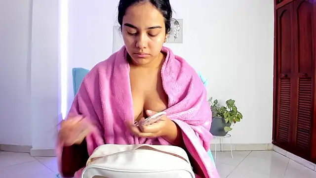 Snapshot of anniesweet- chatting on 12.22.25 anniesweet- online show from 12.22.25