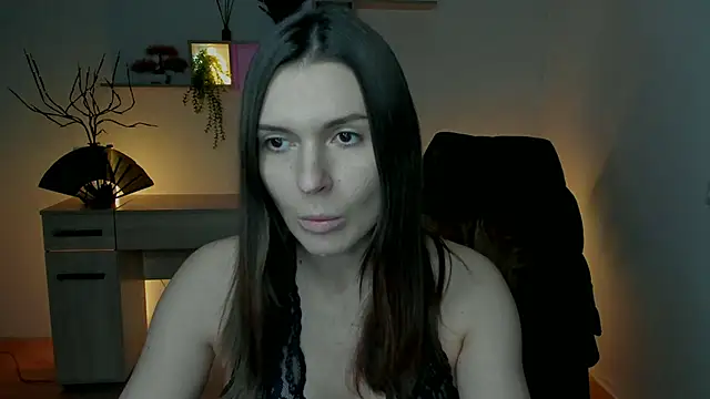 Snapshot of EricaPowers chatting on 12.10.24 EricaPowers online show from 12.10.24