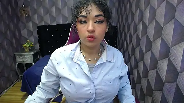 Sofiacowperx online show from 02.05.25