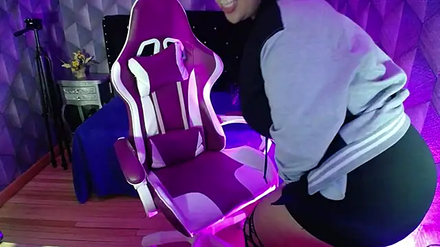 Sofiacowperx online show from 02.20.25