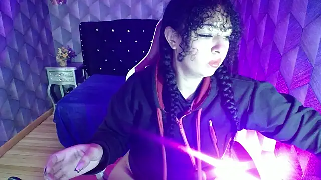 Sofiacowperx online show from 02.22.25