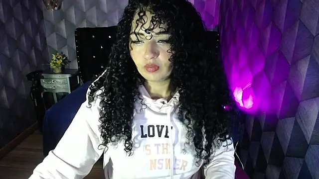 Sofiacowperx online show from 02.24.25