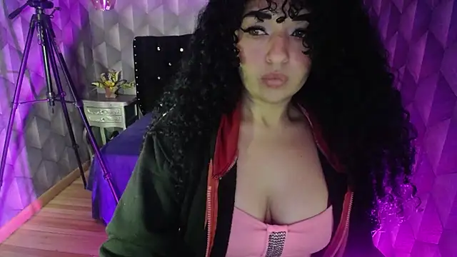 Sofiacowperx online show from 02.26.25