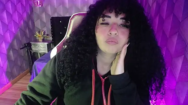 Sofiacowperx online show from 02.27.25