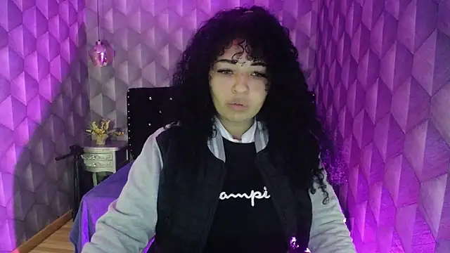 Sofiacowperx online show from 02.28.25