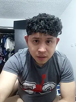 Snapshot of 2457m chatting on 03.25.26 2457m online show from 03.25.26