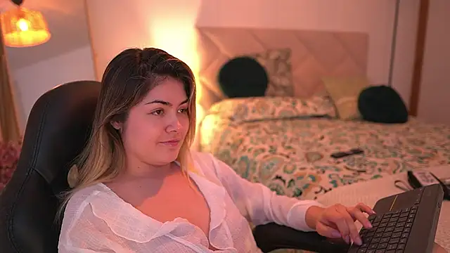 Lau Bee online show from 11.28.25