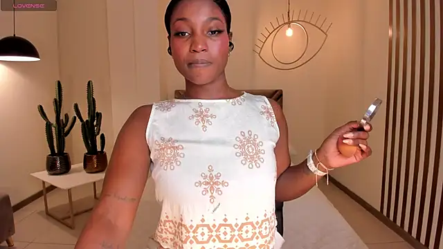 SavannahStorm online show from 11.16.25