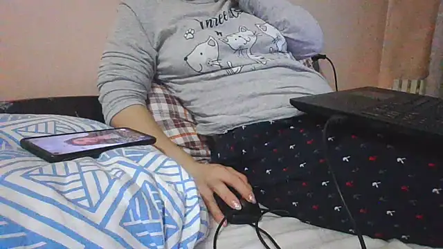 MikaKors online show from 01.06.25