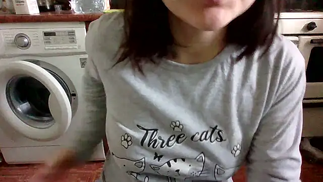 MikaKors online show from 02.15.25