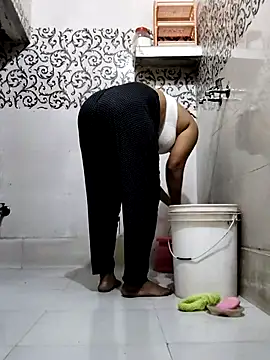 Snapshot of illay_love chatting on 10.28.25 illay love online show from 10.28.25