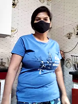 Snapshot of illay_love chatting on 11.18.25 illay love online show from 11.18.25