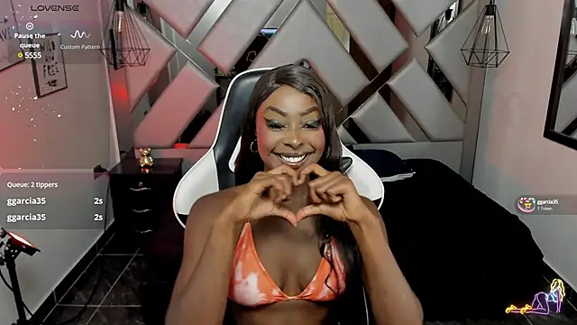 Snapshot of Nahomi-Hill chatting on 02.02.25 Nahomi-Hill online show from 02.02.25