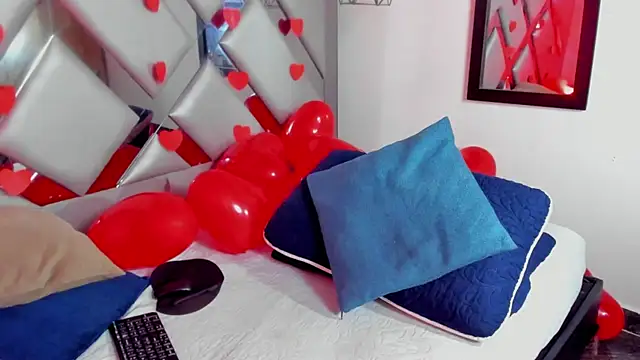 Snapshot of Nahomi-Hill chatting on 02.13.25 Nahomi-Hill online show from 02.13.25