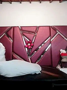 Adel Nesbiit online show from 02.18.25