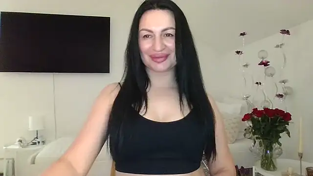 Snapshot of Helena7077 chatting on 02.18.25 Helena7077 online show from 02.18.25