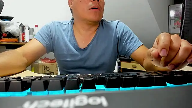 Snapshot of Jhonatan_Morales_S chatting on 10.16.25 Jhonatan Morales S online show from 10.16.25