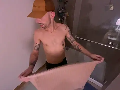 Snapshot of RuffClvb chatting on 01.28.25 RuffClvb online show from 01.28.25