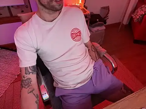 Snapshot of RuffClvb chatting on 11.13.25 RuffClvb online show from 11.13.25