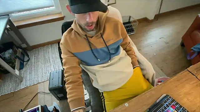 Snapshot of RuffClvb chatting on 12.05.25 RuffClvb online show from 12.05.25