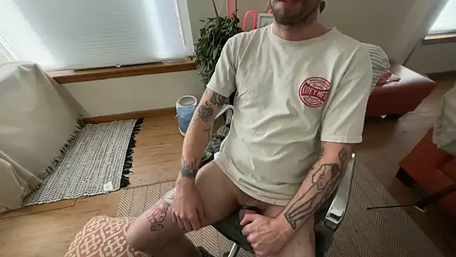 Snapshot of RuffClvb chatting on 02.04.26 RuffClvb online show from 02.04.26