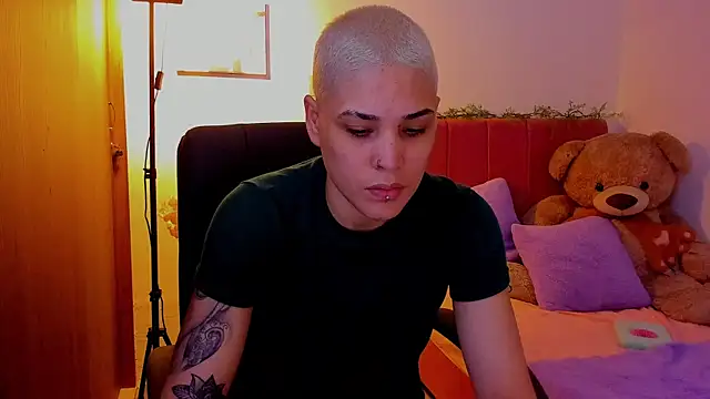 Charlee pink online show from 04.01.26