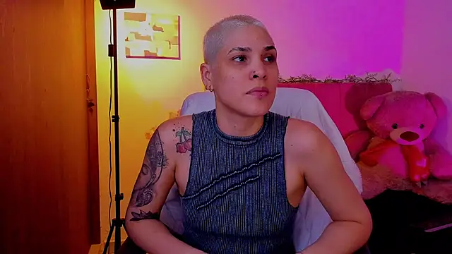 Charlee pink online show from 04.09.26