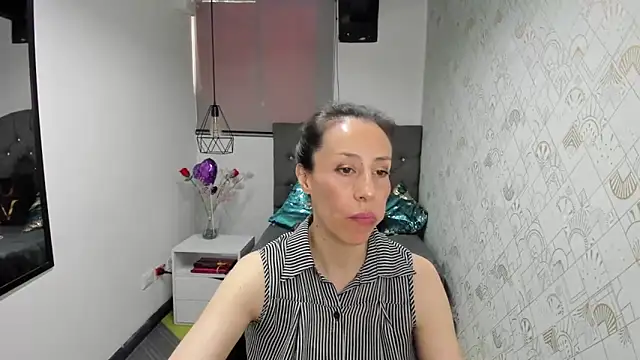 Snapshot of Abrillee1 chatting on 03.22.25 Abrillee1 online show from 03.22.25