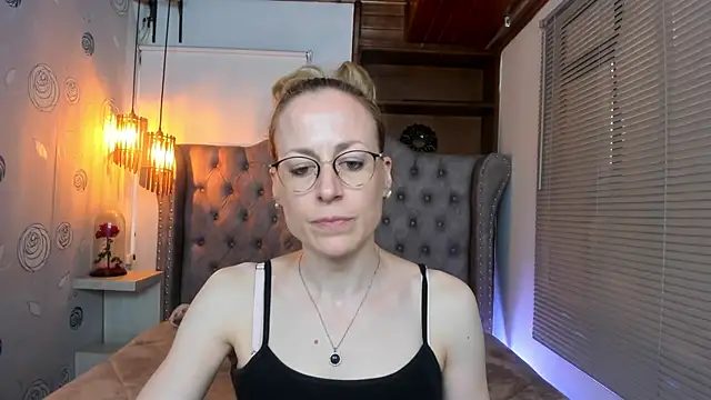 Snapshot of SammySanders chatting on 02.06.25 SammySanders online show from 02.06.25