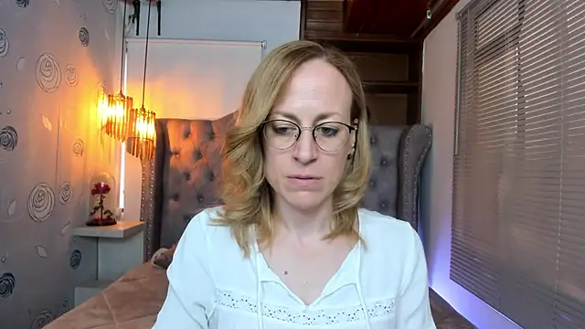 Snapshot of SammySanders chatting on 02.07.25 SammySanders online show from 02.07.25