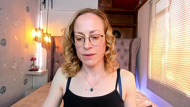 Snapshot of SammySanders chatting on 02.12.25 SammySanders online show from 02.12.25