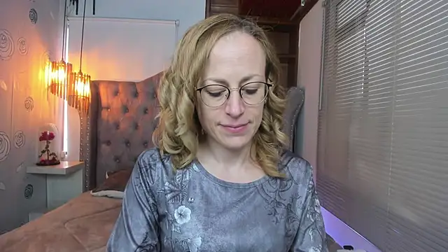 Snapshot of SammySanders chatting on 03.08.25 SammySanders online show from 03.08.25