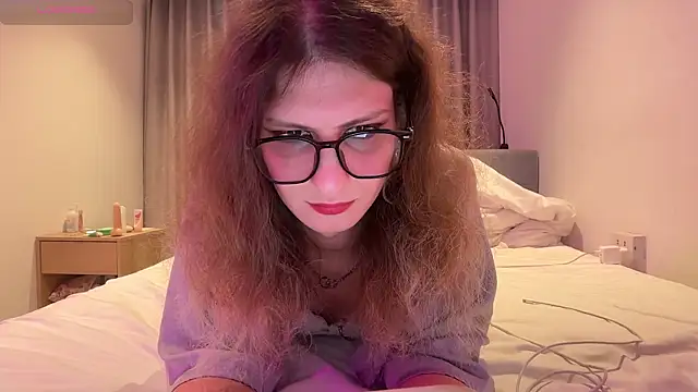 Snapshot of Alice_Pinkhead chatting on 06.12.26 Alice Pinkhead online show from 06.12.26