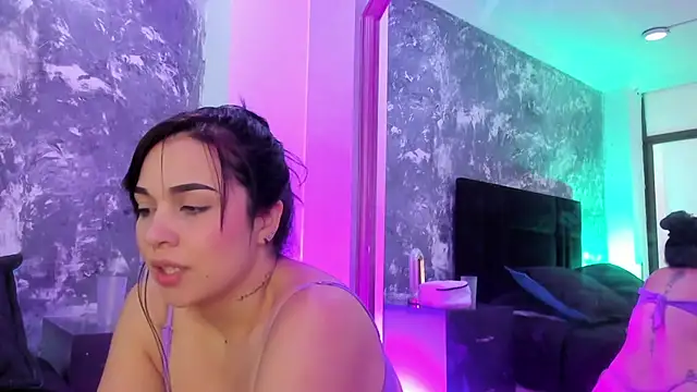 Snapshot of brianaGuzman chatting on 01.10.25 brianaGuzman online show from 01.10.25