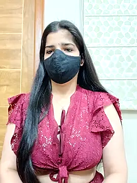 Snapshot of aaliya_bhattt chatting on 03.04.25 aaliya bhattt online show from 03.04.25