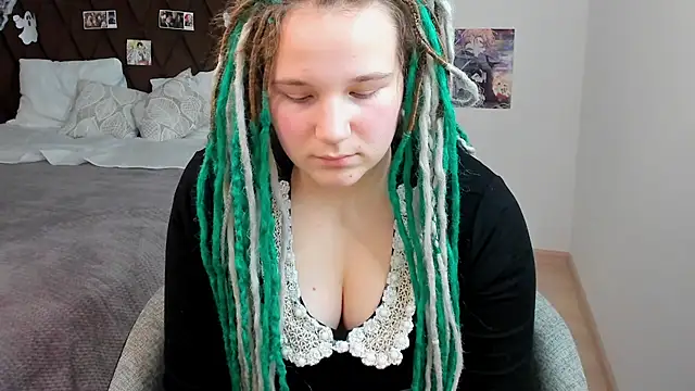 GloriaHylivi online show from 12.19.24