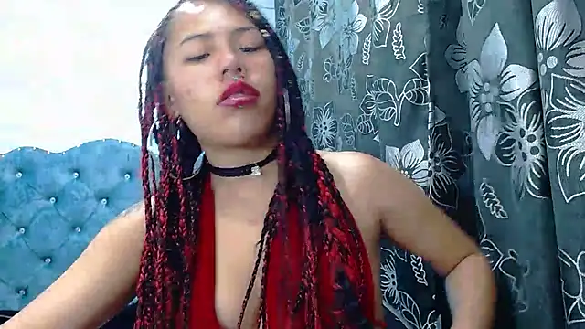 Snapshot of lily_jamesx chatting on 02.11.25 lily jamesx online show from 02.11.25