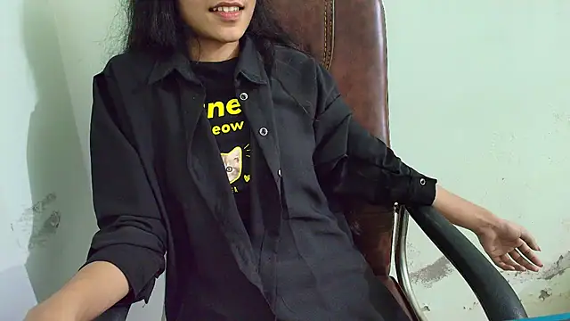 Snapshot of Srabontii chatting on 03.15.25 Srabontii online show from 03.15.25