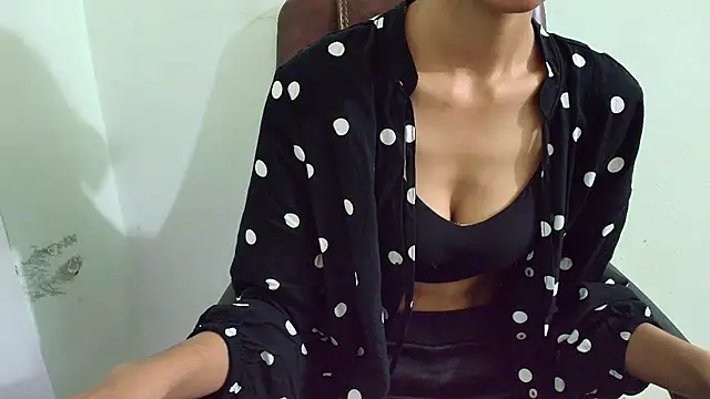 Snapshot of Srabontii chatting on 03.22.25 Srabontii online show from 03.22.25