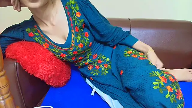 Snapshot of Srabontii chatting on 11.15.25 Srabontii online show from 11.15.25